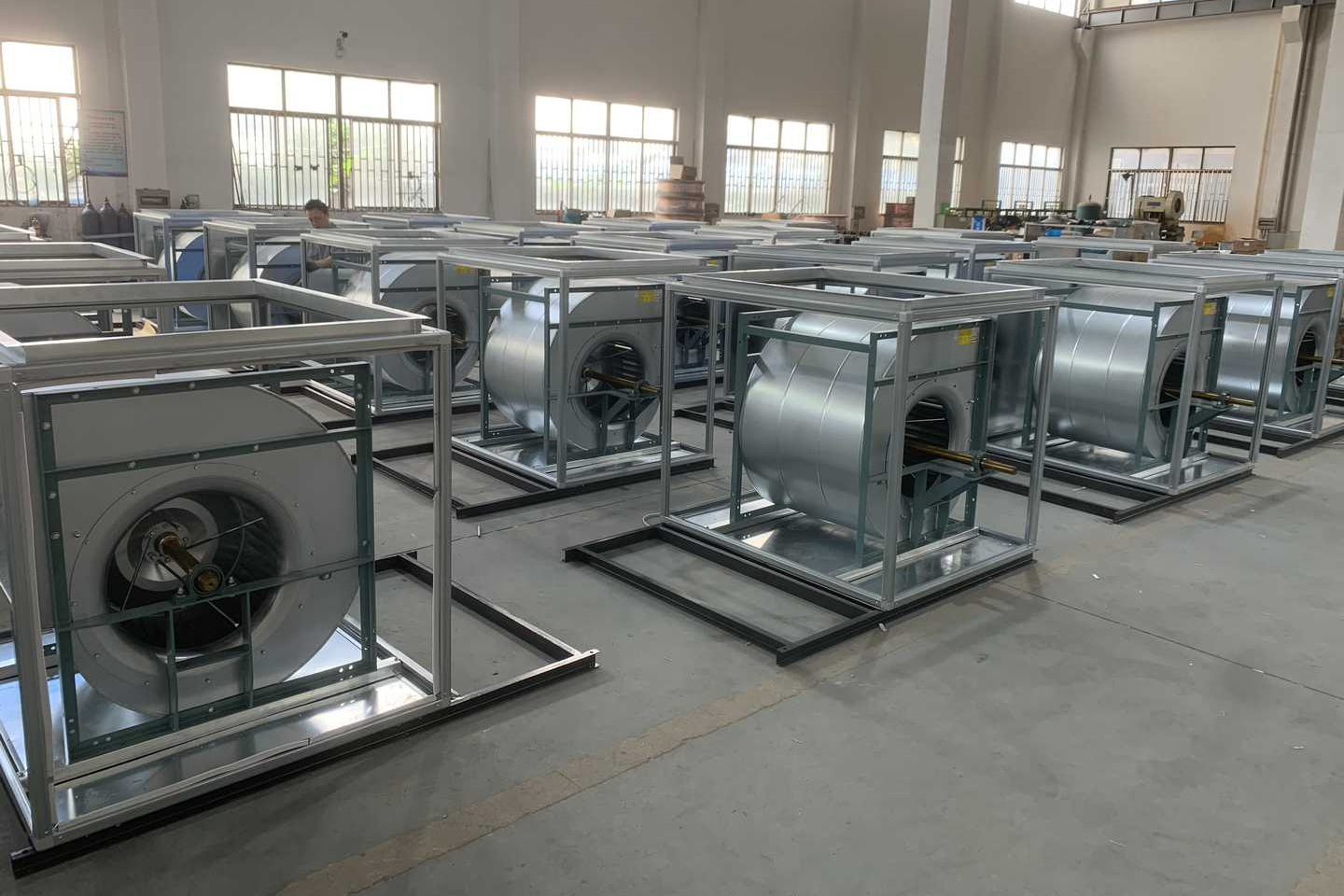 離心風(fēng)機箱制作中